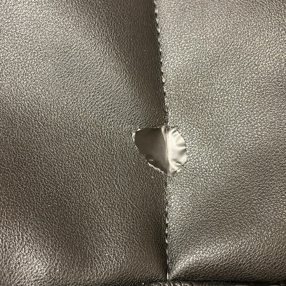 Juicy Couture Lg. Weekender Bag Black Faux Leather w Zip Coin Purse 17”x11”x8” - Picture 16 of 17